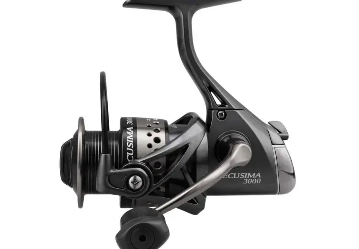 Szary kołowrotek Shimano Cusima 3000, idealny wybór, jeśli zastanawiasz się, jaki kołowrotek na spinning.