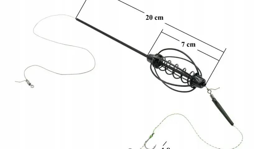 Akcesoria do łowienia z gruntu: koszyczek zanętowy 7 cm, żyłka 71 cm, haczyk 1,8 cm.