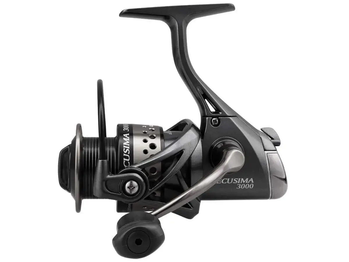 Szary kołowrotek Shimano Cusima 3000, idealny wybór, jeśli zastanawiasz się, jaki kołowrotek na spinning.