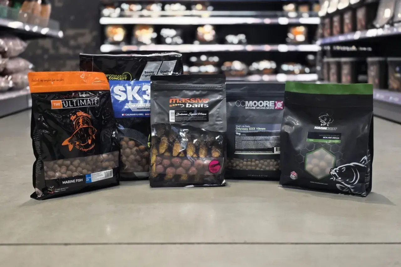 Różne rodzaje kulek na karpia: Marine Fish, SK3 Calamar & Krill, Massive Baits, CC Moore Odyssey XXX, Nashbait Monster Shrimp. Jaki smak kulek na karpia wybierzesz?