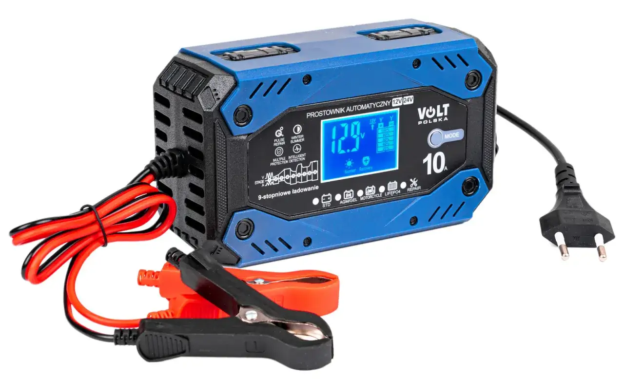 Inteligentny prostownik 12V/24V Volt Polska, idealny do ładowania akumulatorów, w tym do łodzi wędkarskiej. Posiada 9-stopniowe ładowanie i tryby dla różnych typów akumulatorów.